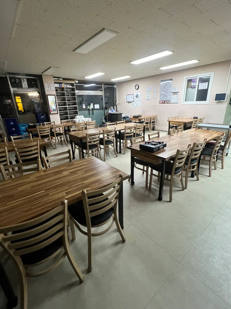 떵현의자팩토리만의 노하우로 당일 시공 완료된 업소용 의자 천갈이 사례