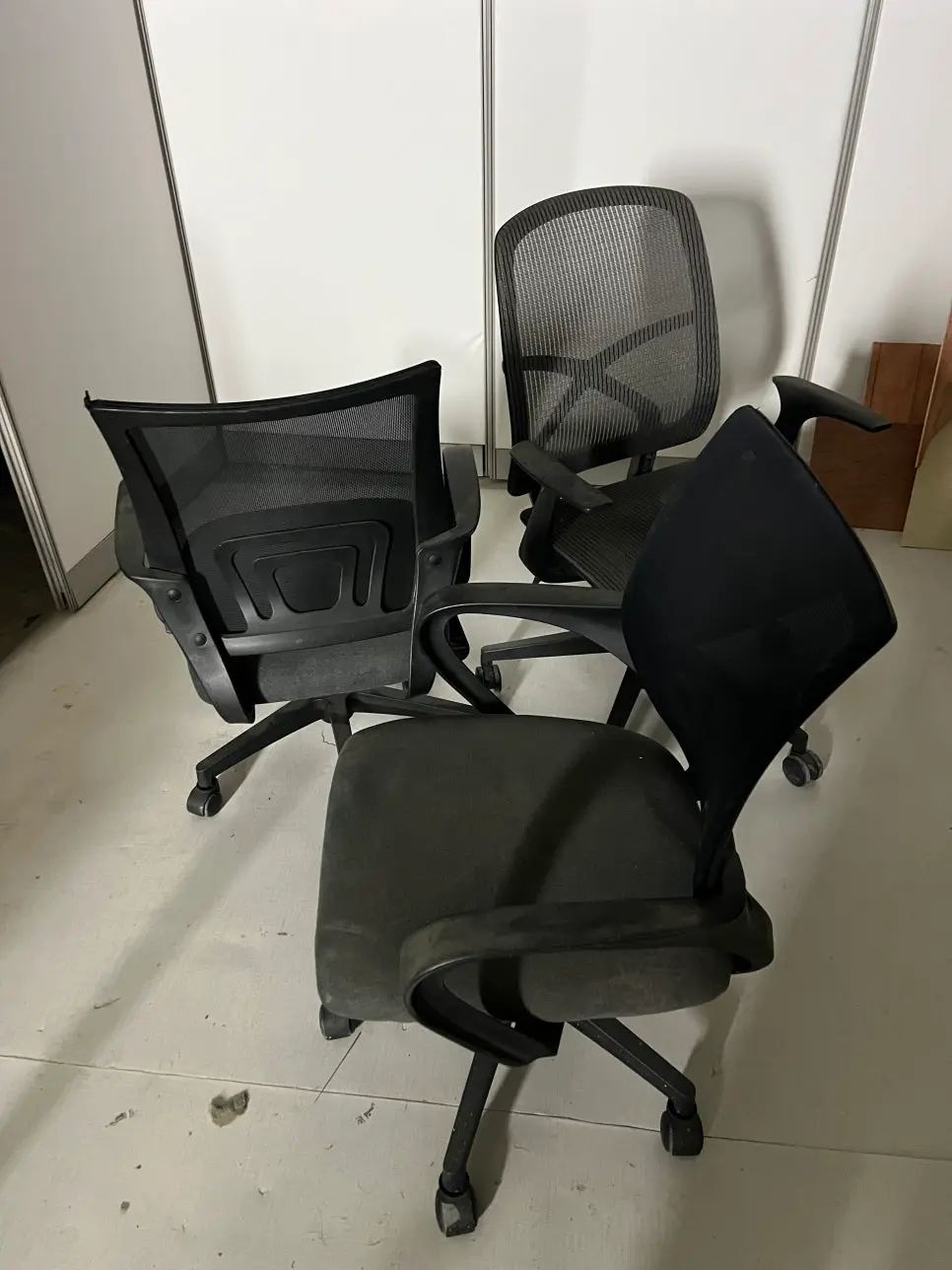 사무용 메쉬의자 작업 전