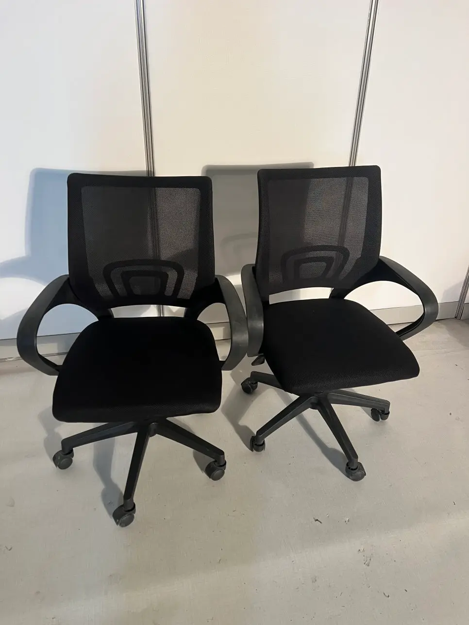 사무용 메쉬의자 리폼 전후: 낡은 메쉬과 꺼진 스펀지를 새것처럼 복원