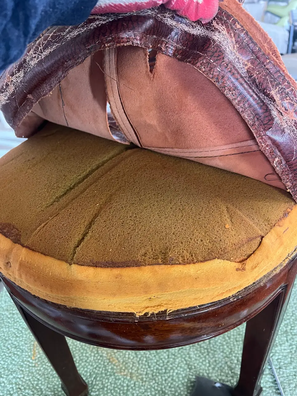 삭아서 끊어지기 직전인 기존 고무 밴드