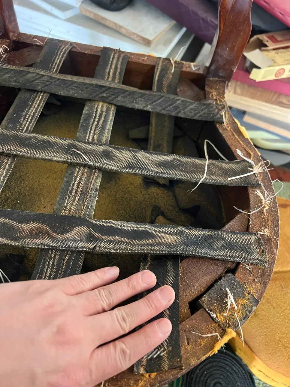 새로운 고탄성 웨빙 밴드로 교체 작업