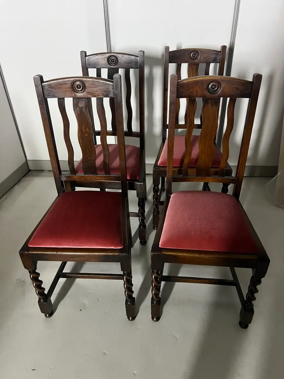 리폼 완료된 식탁의자 전면