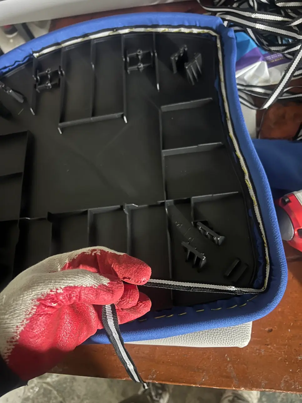 천갈이 완료된 회의실 의자