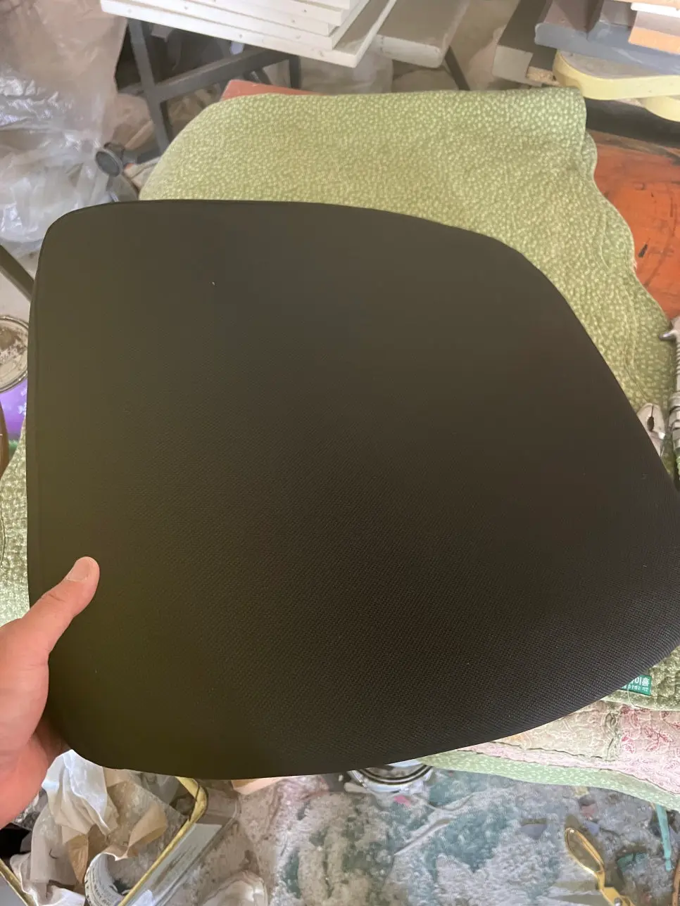 등받이 블랙 메쉬 교체 및 마무리