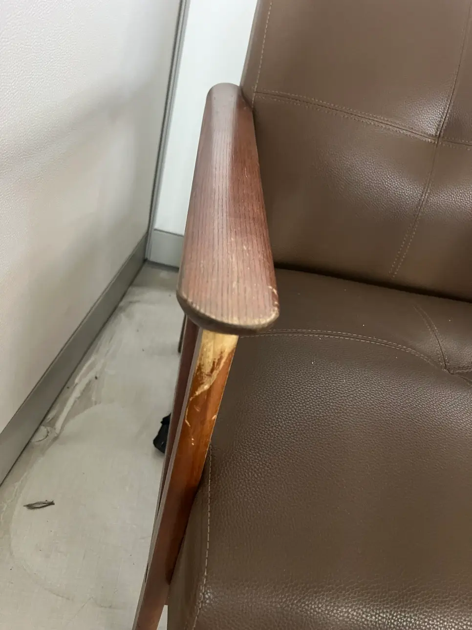 쇼파의자 수리 및 천갈이 완료 후 전체 모습 1