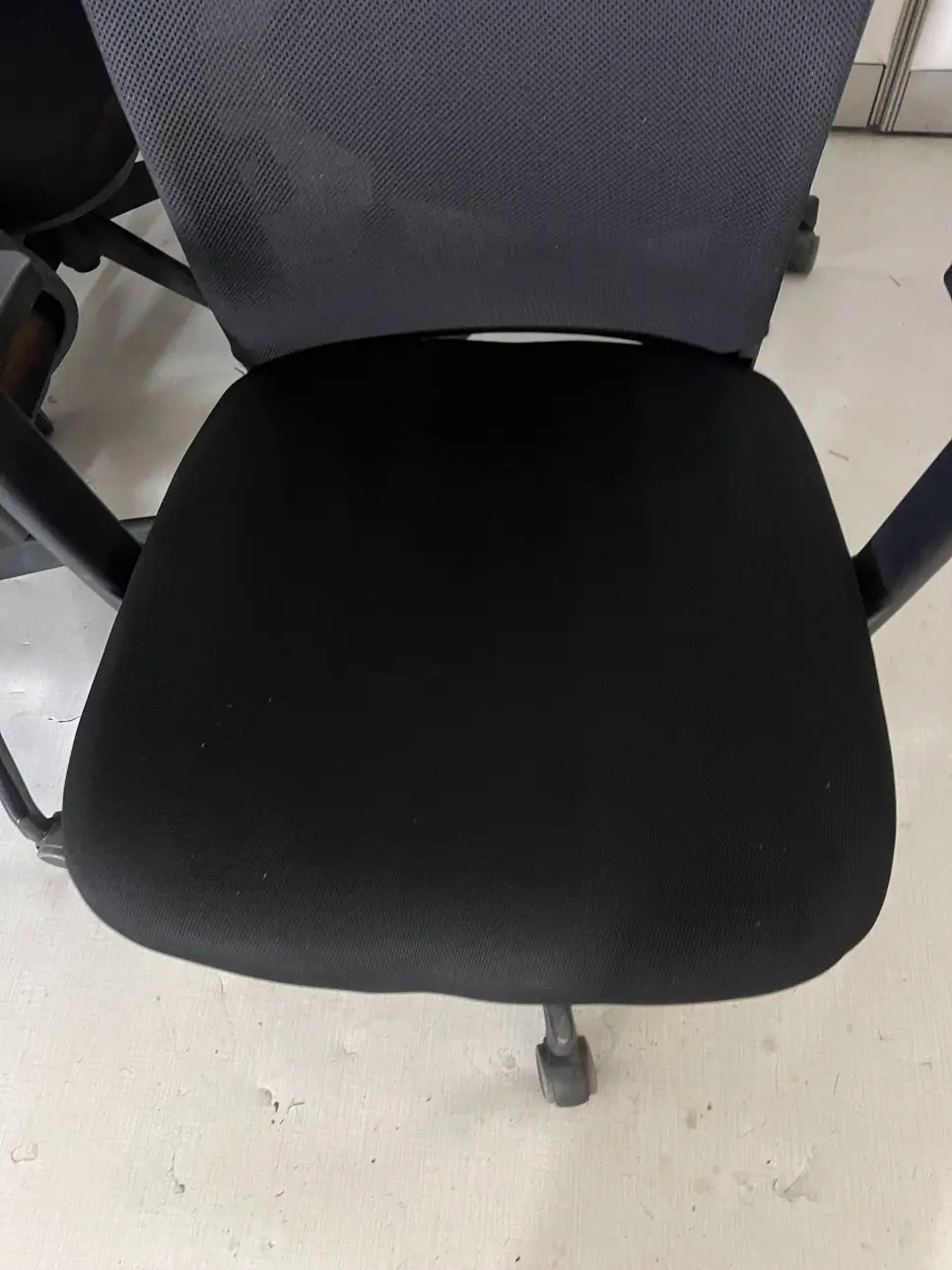 완성된 의자 시트 표면 디테일 컷